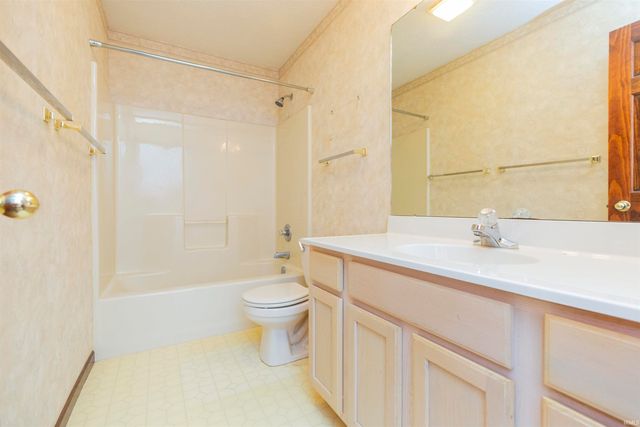 4020 Stonegate Drive, Mishawaka, IN 46544