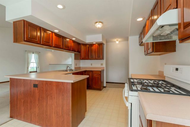 4020 Stonegate Drive, Mishawaka, IN 46544