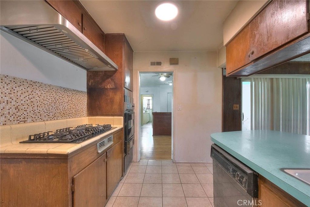 Image 5 of property listing at 13516 Purche, Gardena, CA 90249