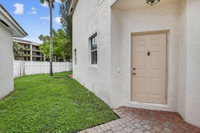 7524 NW 1st Place, Plantation, FL 33317