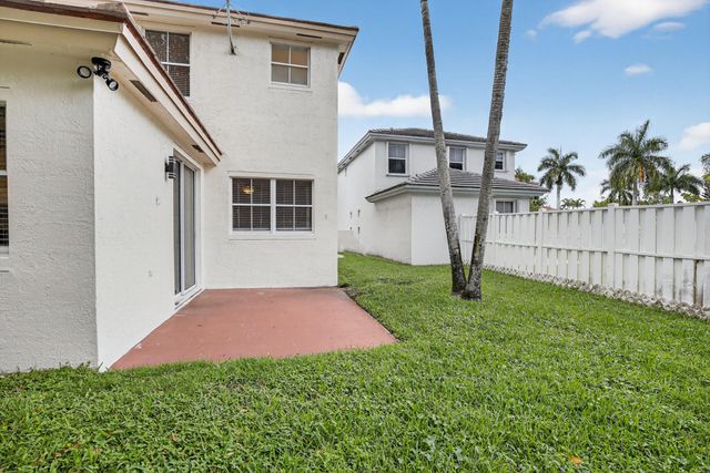 7524 NW 1st Place, Plantation, FL 33317