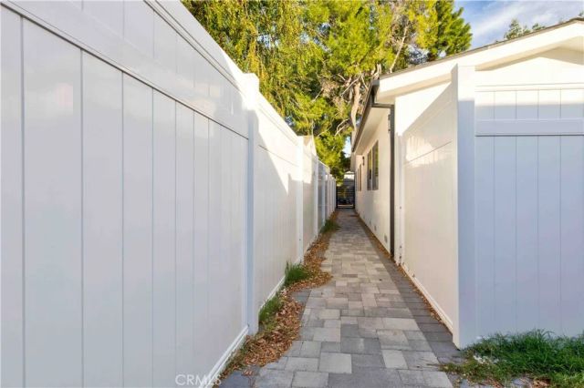 1615 N Niagara Street, Burbank, CA 91505