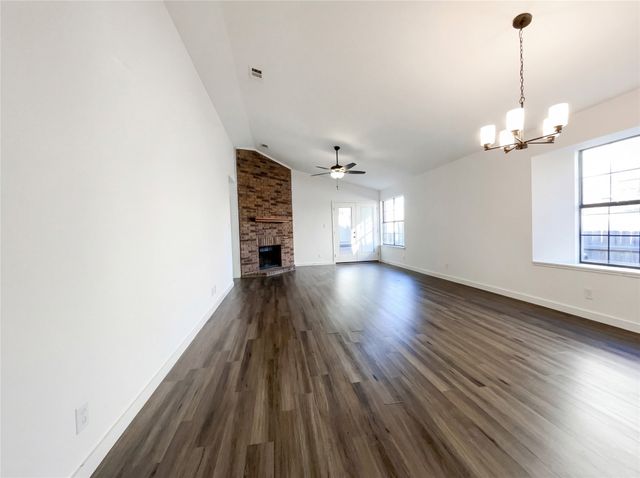 2108 Woodland Oaks Drive, Arlington, TX 76013