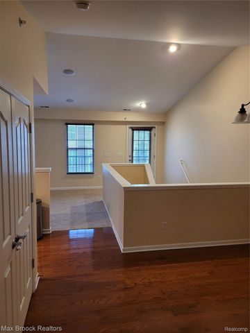 28017 HOPKINS Drive 98, Novi, MI 48377