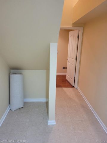 28017 HOPKINS Drive 98, Novi, MI 48377