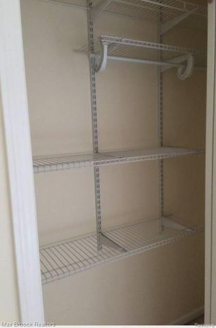 28017 HOPKINS Drive 98, Novi, MI 48377