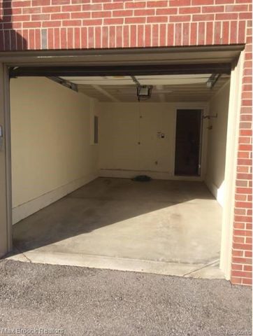 28017 HOPKINS Drive 98, Novi, MI 48377