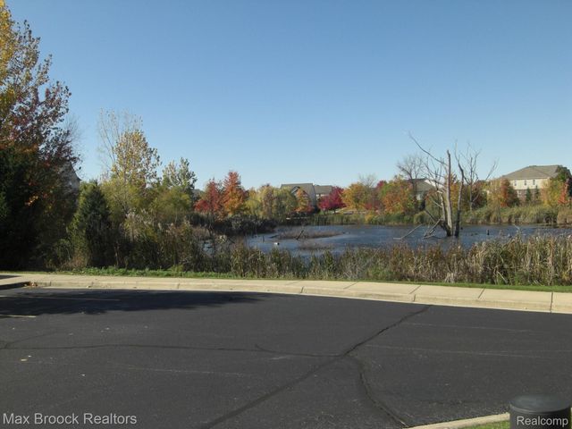28017 HOPKINS Drive 98, Novi, MI 48377