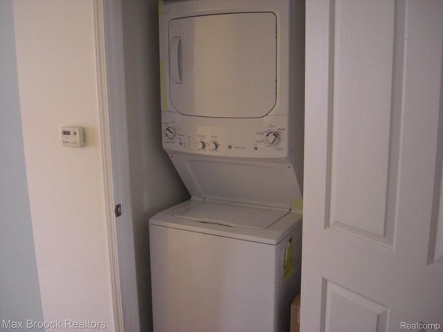 28017 HOPKINS Drive 98, Novi, MI 48377