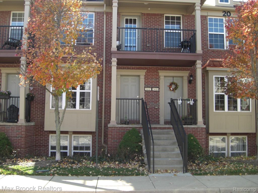 28017 HOPKINS Drive 98, Novi, MI 48377