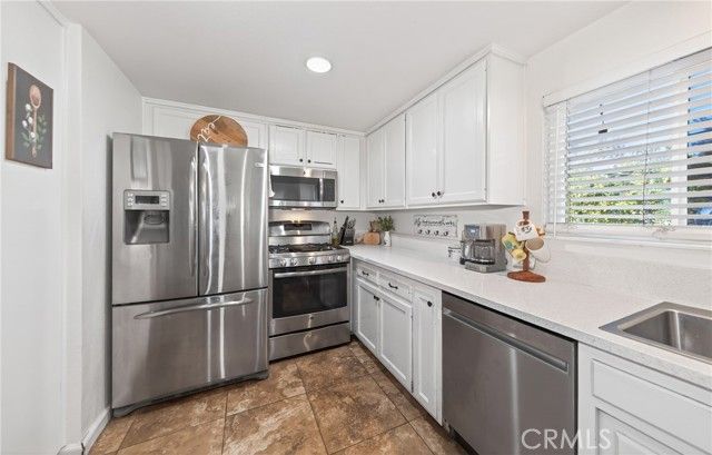 2794 La Praix, Highland, CA 92346