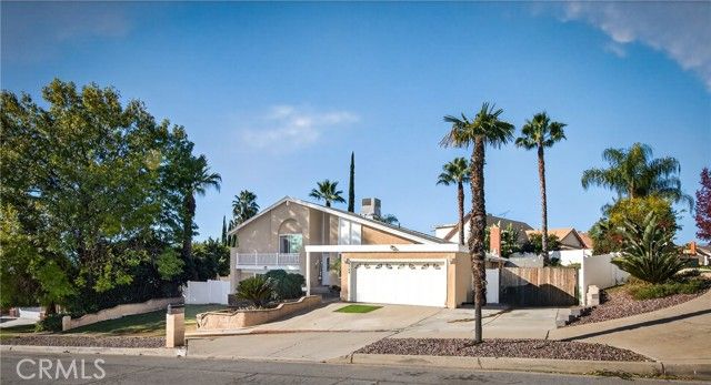 2794 La Praix, Highland, CA 92346