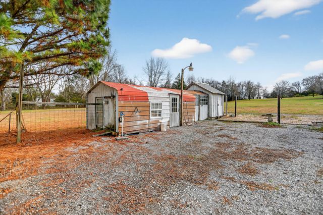 924 Harsh Ln, Castalian Springs, TN 37031