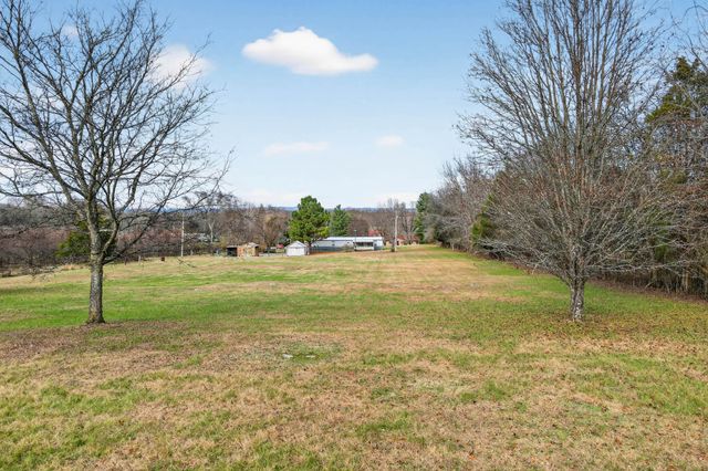 924 Harsh Ln, Castalian Springs, TN 37031