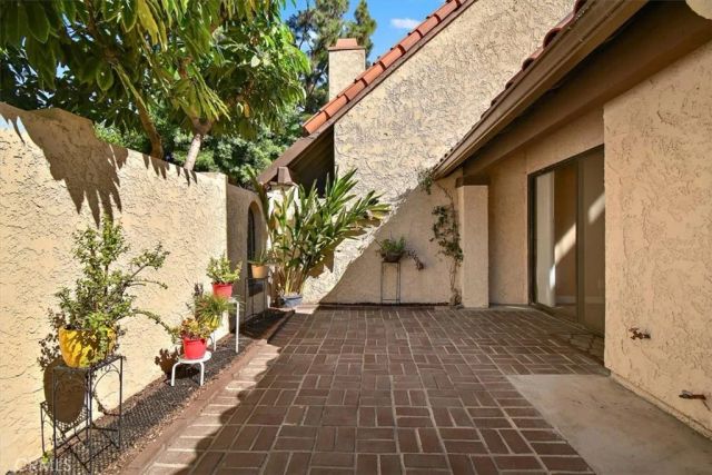 5465 E Centralia, Long Beach, CA 90808