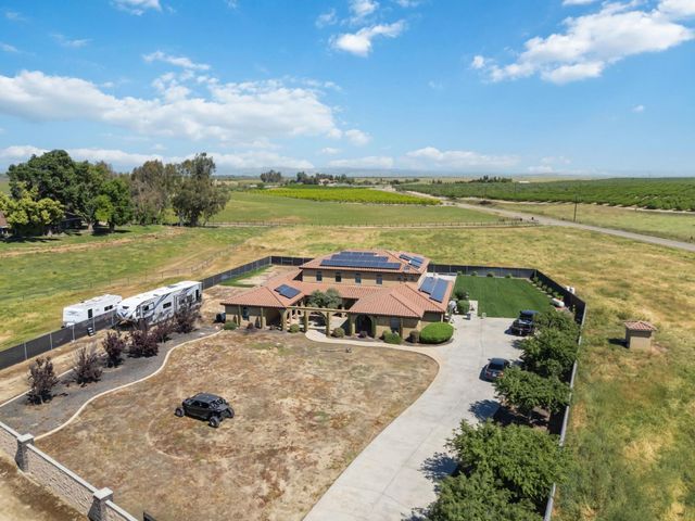 17703 El Camino Road, Madera, CA 93636