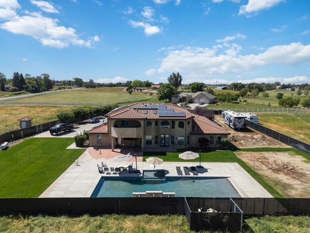 17703 El Camino Road, Madera, CA 93636