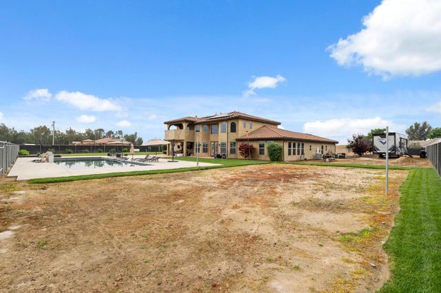 17703 El Camino Road, Madera, CA 93636