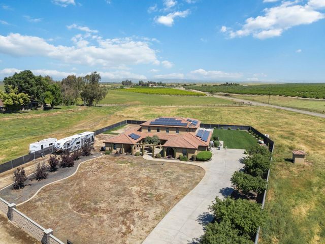 17703 El Camino Road, Madera, CA 93636