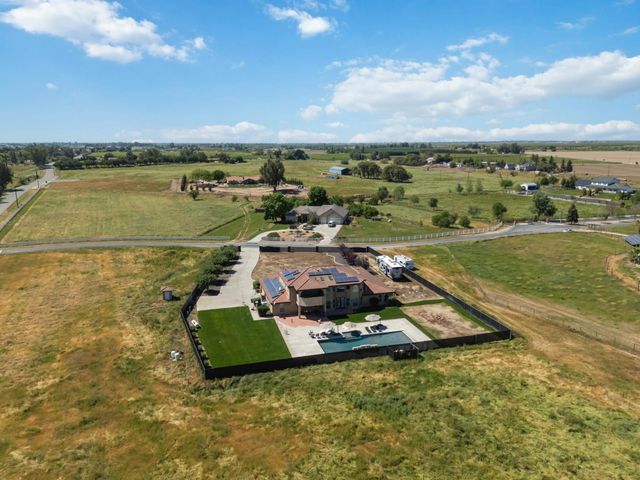 17703 El Camino Road, Madera, CA 93636