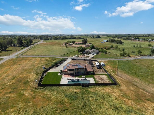 17703 El Camino Road, Madera, CA 93636
