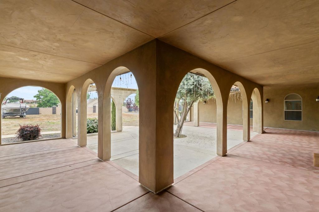 Image 10 of property listing at 17703 El Camino Road, Madera, CA 93636