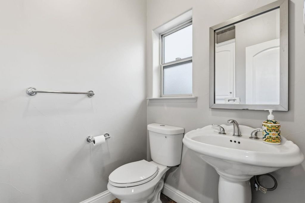 Image 26 of property listing at 17703 El Camino Road, Madera, CA 93636