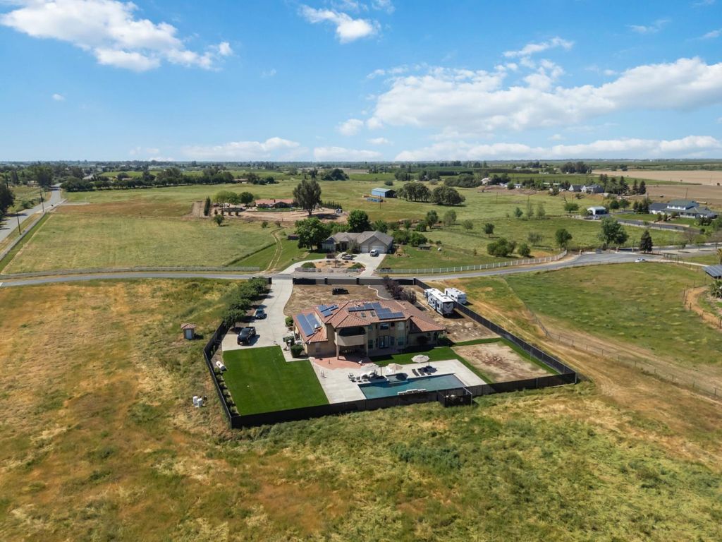 Image 5 of property listing at 17703 El Camino Road, Madera, CA 93636