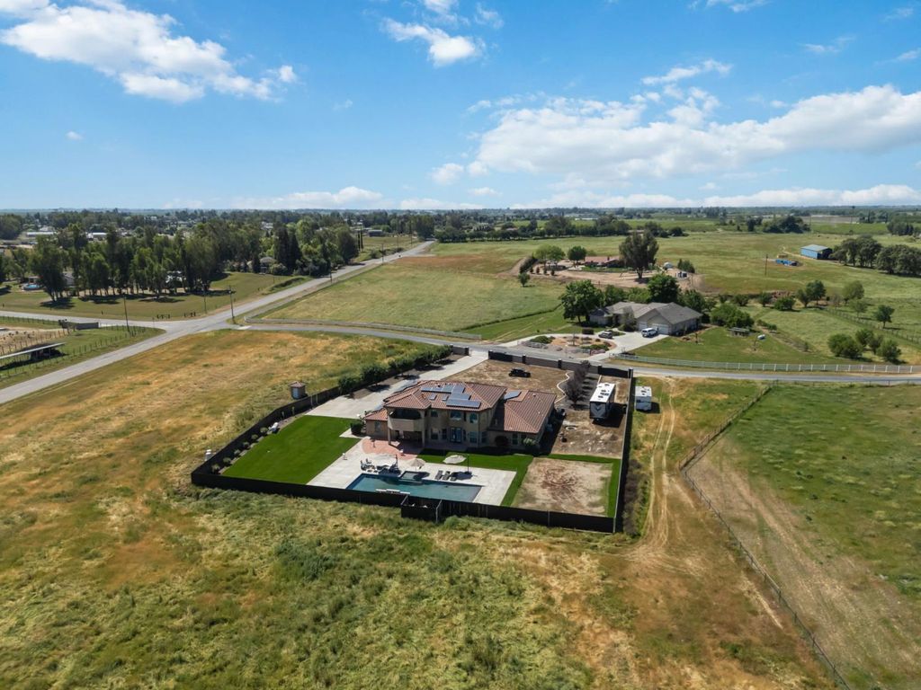 Image 64 of property listing at 17703 El Camino Road, Madera, CA 93636