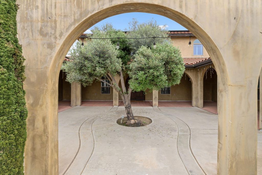 Image 9 of property listing at 17703 El Camino Road, Madera, CA 93636