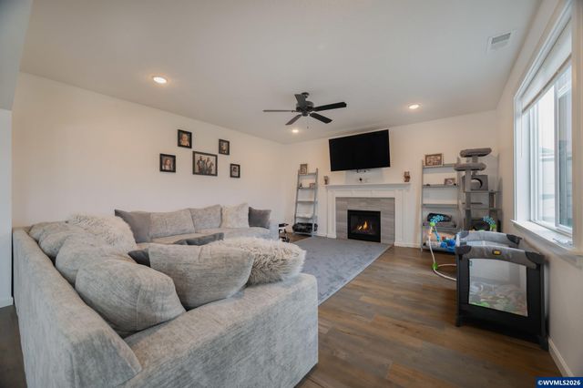 2303 NE Deciduous Av, Albany, OR 97321