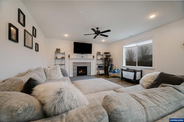 2303 NE Deciduous Av, Albany, OR 97321