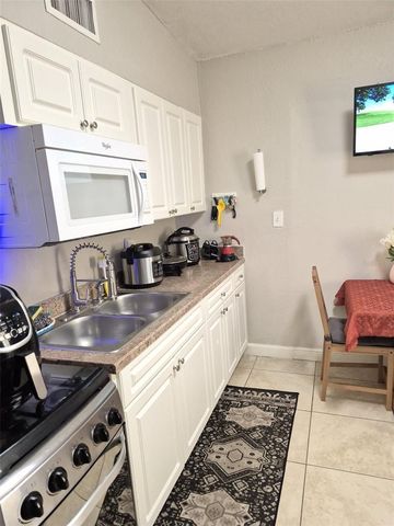 6217 BLOSSOM AVENUE, Tampa, FL 33614