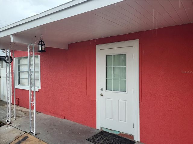 6217 BLOSSOM AVENUE, Tampa, FL 33614