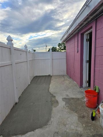 6217 BLOSSOM AVENUE, Tampa, FL 33614