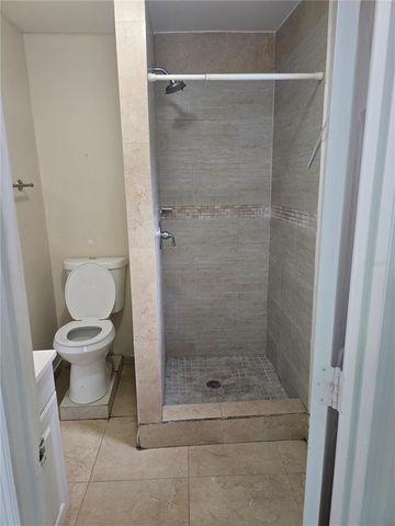 6217 BLOSSOM AVENUE, Tampa, FL 33614