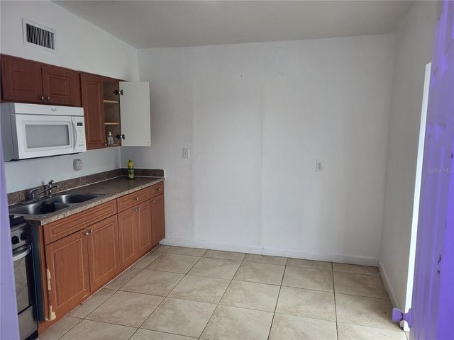 6217 BLOSSOM AVENUE, Tampa, FL 33614