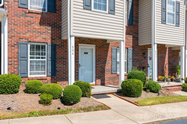 1102 22nd Street NE 604, Hickory, NC 28601