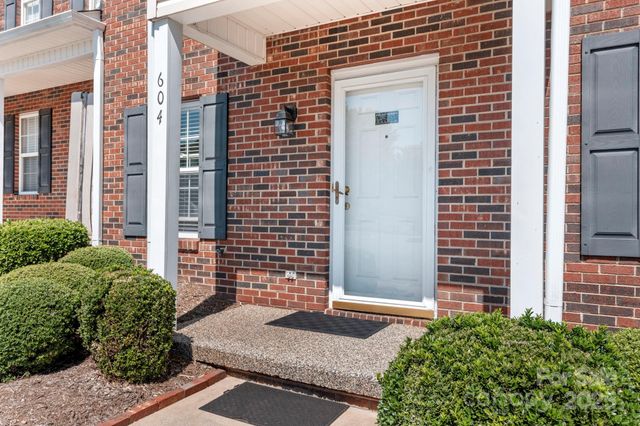 1102 22nd Street NE 604, Hickory, NC 28601