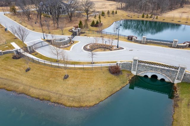 9260 Continental Way, St. John, IN 46373