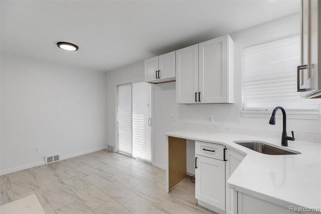 17366 Centralia, Redford, MI 48240