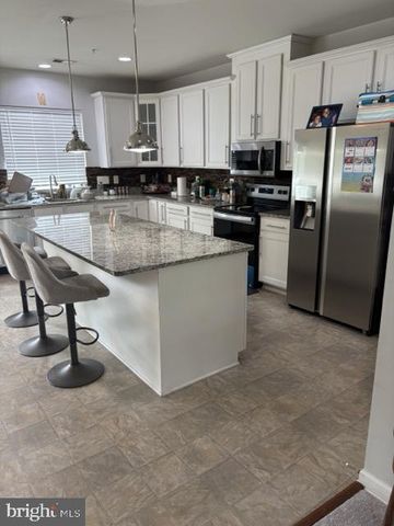 14816 MASON CREEK CIR, Woodbridge, VA 22191