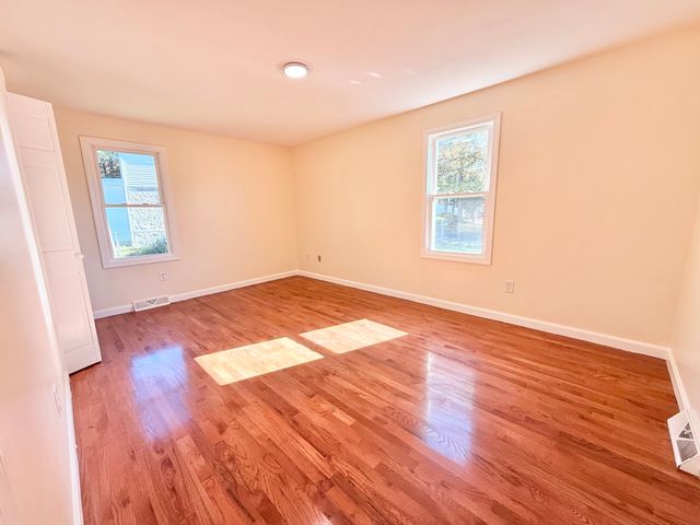 90 George St, Brockton, MA 02302