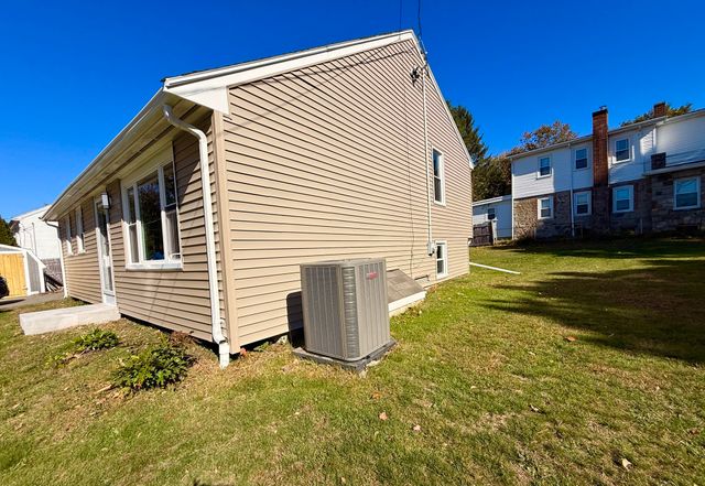 90 George St, Brockton, MA 02302