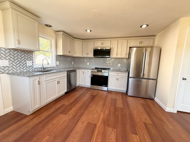 90 George St, Brockton, MA 02302