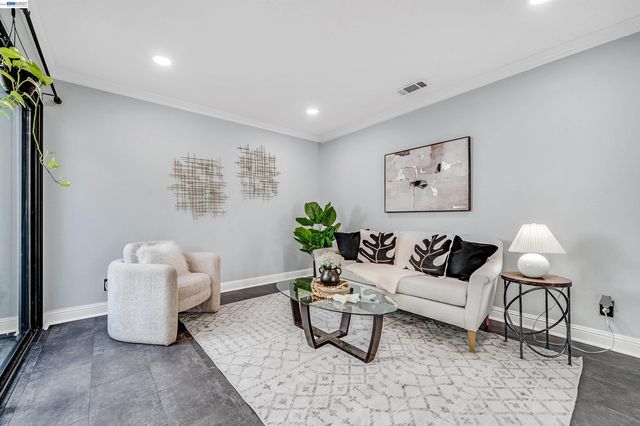 7332 Stonedale Dr, Pleasanton, CA 94588