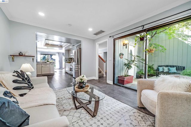 7332 Stonedale Dr, Pleasanton, CA 94588