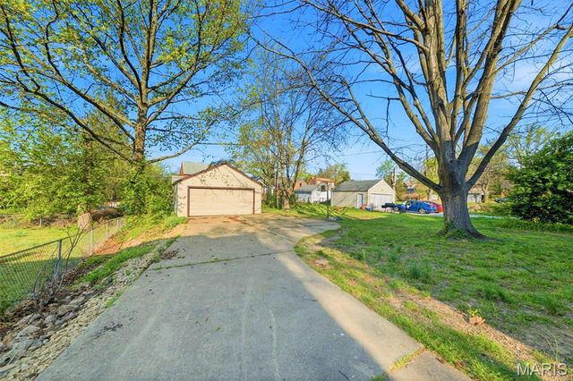 3057 Arlmont Drive, Bel-nor, MO 63121