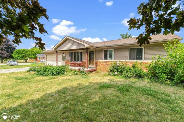 7353 E Maple Avenue, Grand Blanc, MI 48439