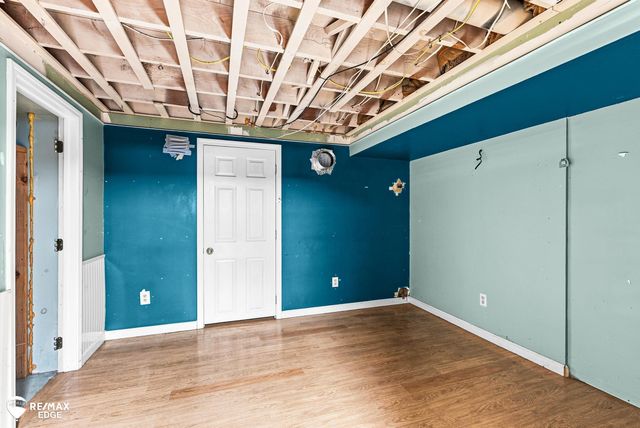 7353 E Maple Avenue, Grand Blanc, MI 48439